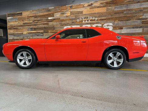 Used 2019 Dodge Challenger SXT image 17