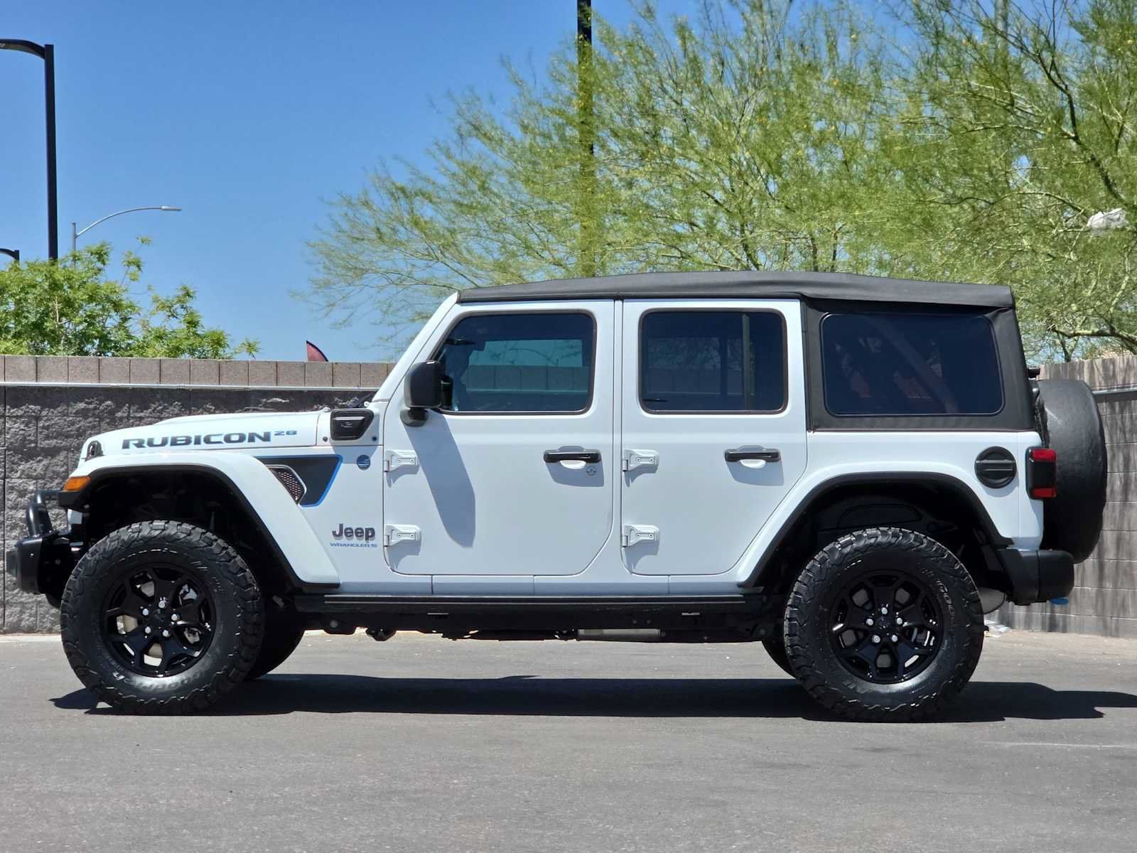 Used 2023 Jeep Wrangler Unlimited Rubicon 4xe AWD/4WD image 5