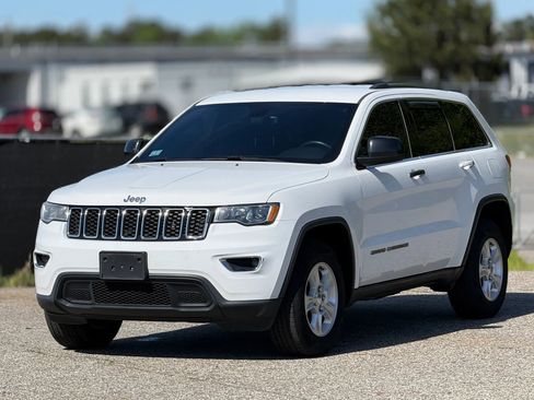 Used 2017 Jeep Grand Cherokee Laredo w/ Quick Order Package 23E AWD/4WD image 6