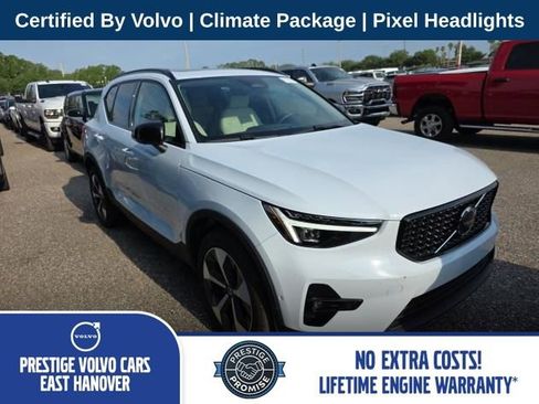 Used 2026 Volvo XC40 B5 Plus AWD/4WD image 1