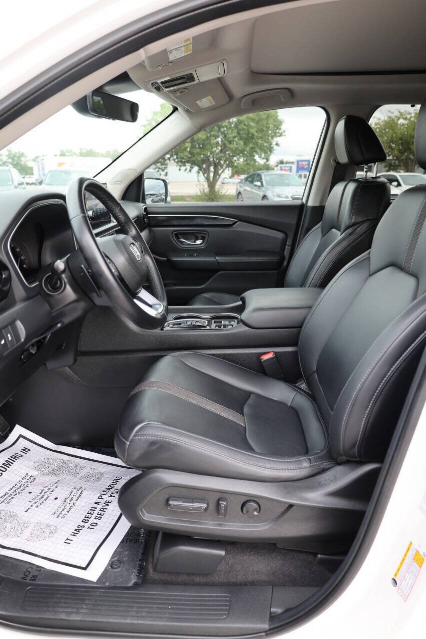 Used 2025 Honda Pilot Touring image 13