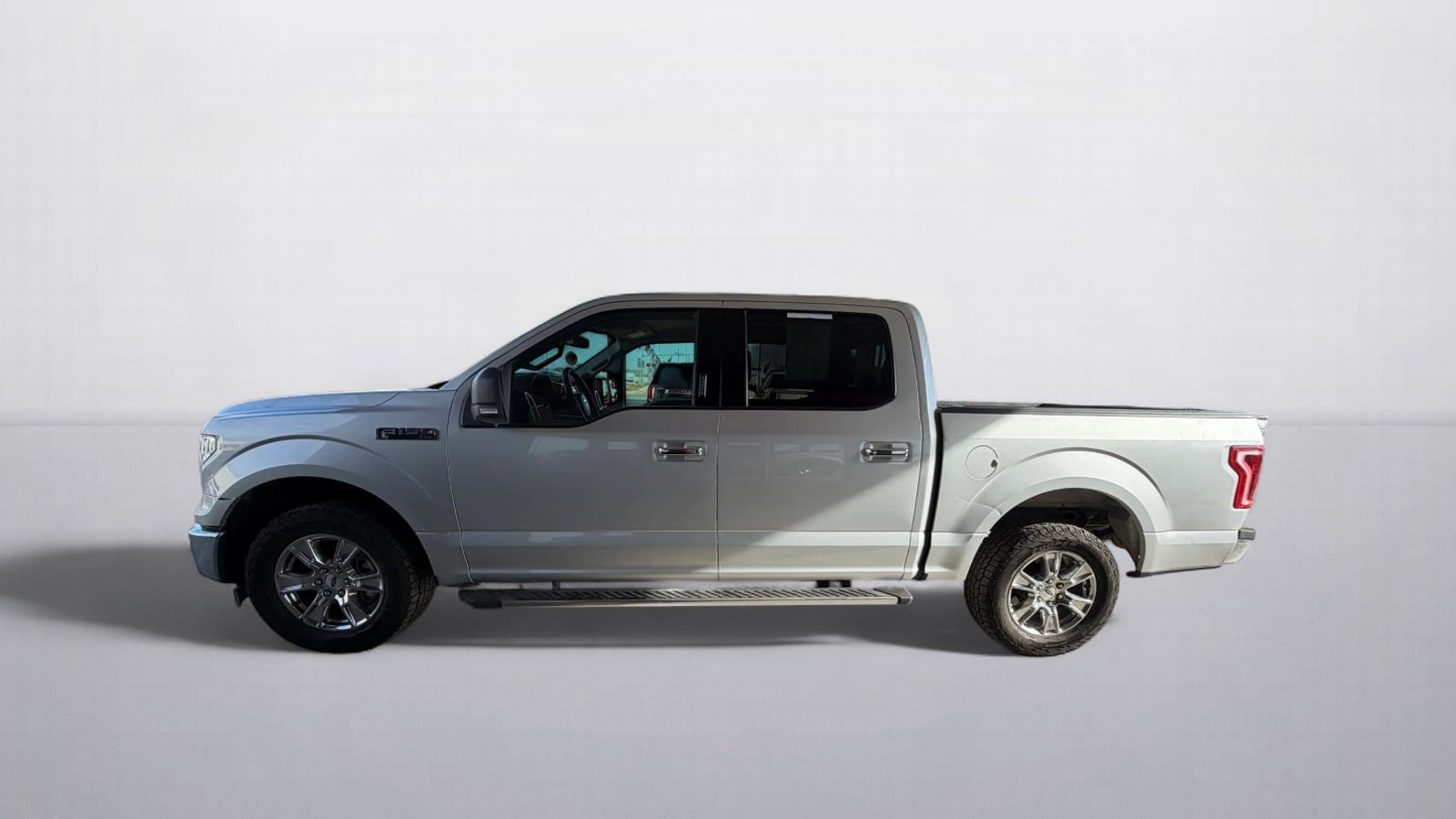 Used 2017 Ford F150 XLT w/ Equipment Group 302A Luxury RWD image 4