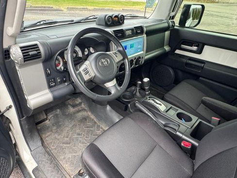 Used 2014 Toyota FJ Cruiser 4WD image 6