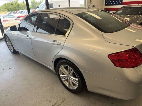 Used 2010 INFINITI G37 Journey w/ Premium Pkg image 3