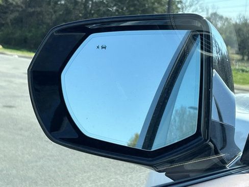 Used 2023 Chevrolet Suburban Premier image 17