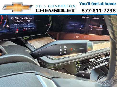 Certified 2025 Chevrolet Suburban High Country AWD/4WD image 35