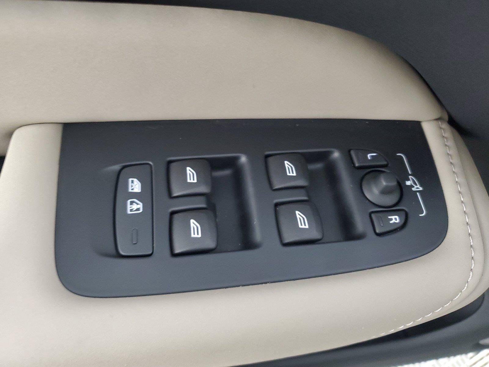 Certified 2026 Volvo XC60 B5 Core AWD/4WD image 20