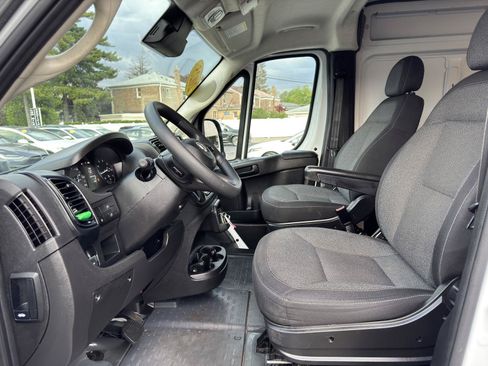 Used 2025 RAM ProMaster 2500 w/ Convenience Group FWD image 15