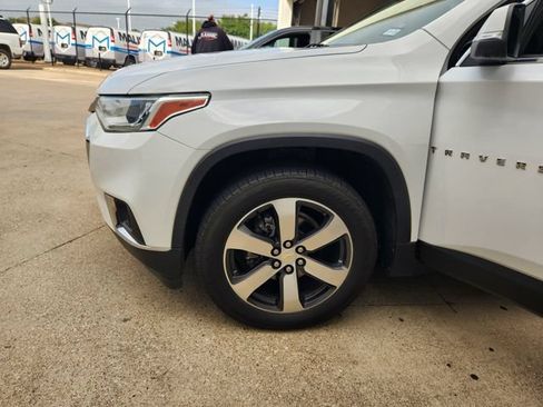 Used 2021 Chevrolet Traverse LT w/ LT Premium Package FWD image 7