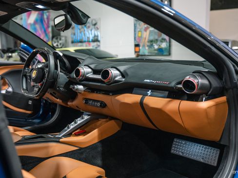 Used 2018 Ferrari 812 Superfast RWD image 14