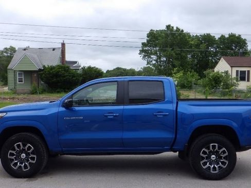 Used 2023 Chevrolet Colorado Z71 image 2