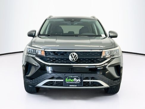 Used 2023 Volkswagen Taos SE w/ Panoramic Sunroof Package AWD/4WD image 2