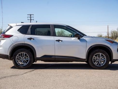 Used 2024 Nissan Rogue S AWD/4WD image 4