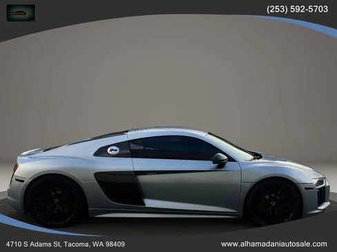 Used 2017 Audi R8 V10 w/ Carbon Exterior Package image 3