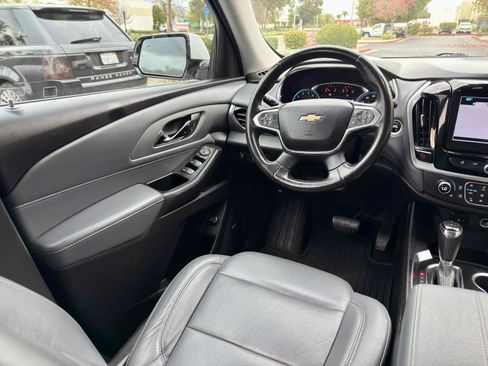 Used 2019 Chevrolet Traverse LT w/ LT Premium Package FWD image 17