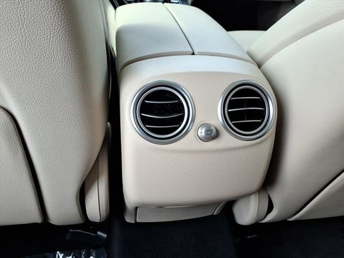 Used 2018 Mercedes-Benz GLC 300 4MATIC w/ Premium Package image 10