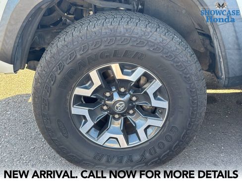 Used 2017 Toyota Tacoma TRD Off-Road image 7