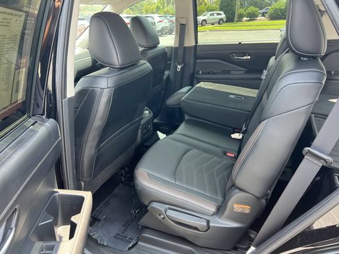 Used 2024 Nissan Pathfinder Platinum w/ Cargo Package AWD/4WD image 32