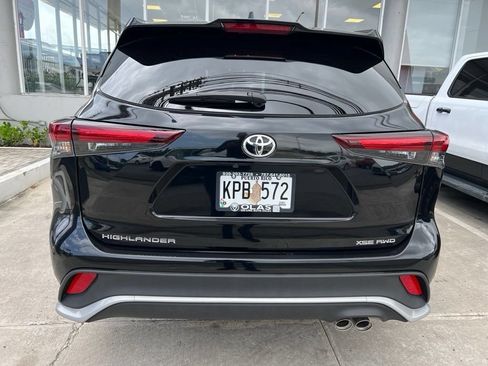 Used 2025 Toyota Highlander LE AWD/4WD image 3