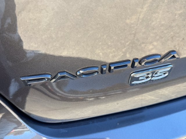 Used 2020 Chrysler Pacifica Limited FWD image 59