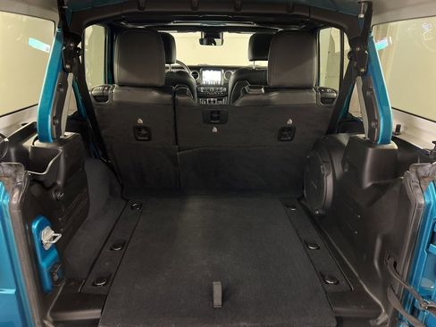 Used 2019 Jeep Wrangler Unlimited Rubicon w/ Dual Top Group image 36