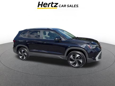 Used 2025 Volkswagen Taos SE image 1