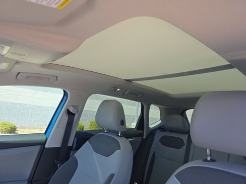 Certified 2024 Volkswagen Taos SE FWD image 33