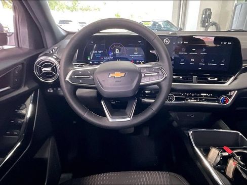 Used 2025 Chevrolet Equinox LT AWD/4WD image 5