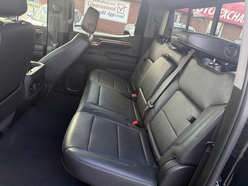 Used 2024 Chevrolet Silverado 1500 LT Trail Boss w/ LT Trail Boss Premium Package AWD/4WD image 28