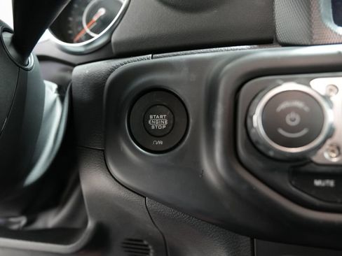 Used 2022 Jeep Wrangler Unlimited Sahara AWD/4WD image 14