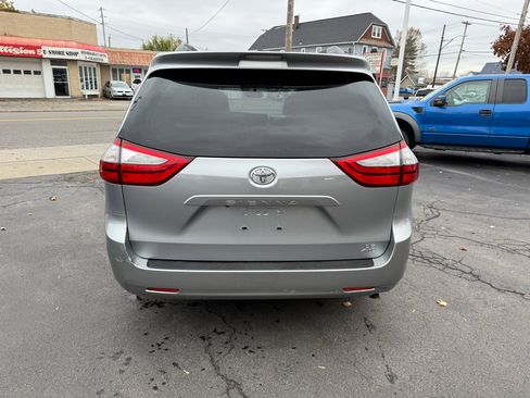 Used 2015 Toyota Sienna LE image 6