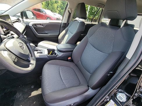 Certified 2025 Toyota RAV4 XLE FWD image 19