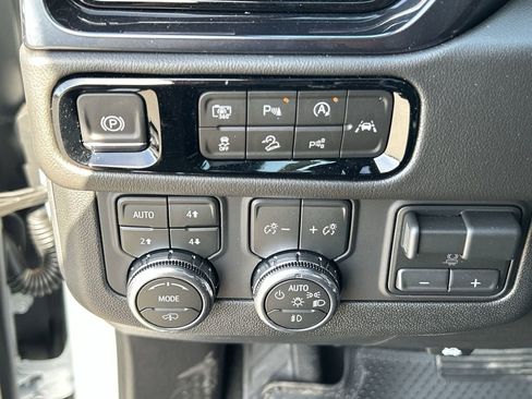 New 2026 GMC Yukon XL AT4 w/ AT4 Premium Plus Package AWD/4WD image 18