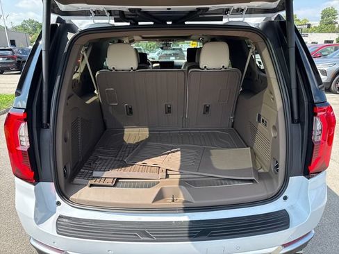 New 2026 GMC Yukon XL Denali w/ Denali Reserve Package AWD/4WD image 9