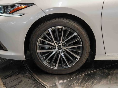 Certified 2025 Lexus ES 300h w/ Premium Package FWD image 9