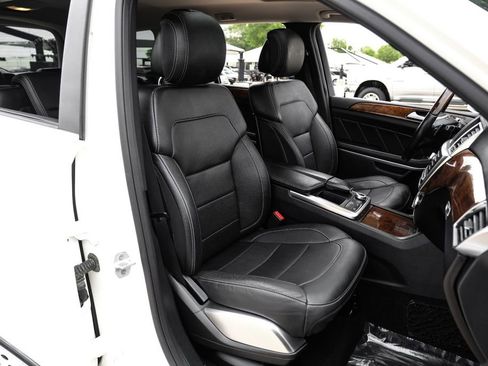 Used 2015 Mercedes-Benz GL 550 4MATIC image 32