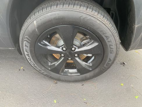 Used 2019 Jeep Cherokee Latitude Plus image 7