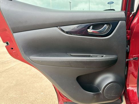 Used 2020 Nissan Rogue Sport SV FWD image 24