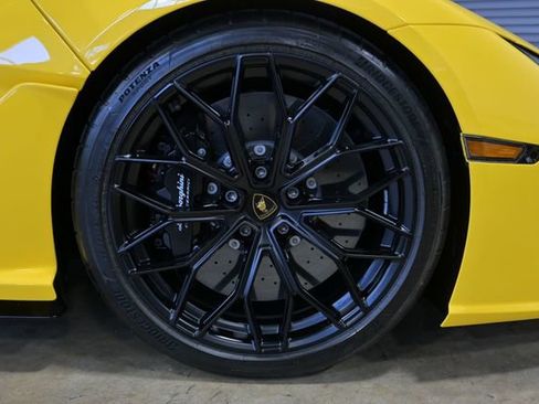 Used 2024 Lamborghini Revuelto AWD/4WD image 20