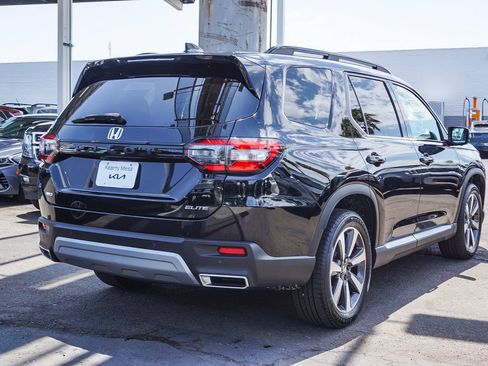 Used 2023 Honda Pilot Elite image 7