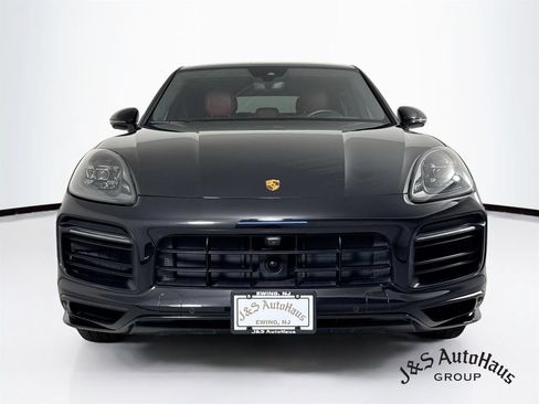 Used 2022 Porsche Cayenne GTS AWD/4WD image 2