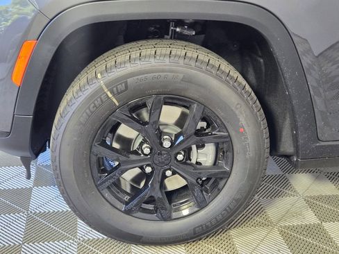 New 2025 Jeep Grand Cherokee L Laredo RWD image 5