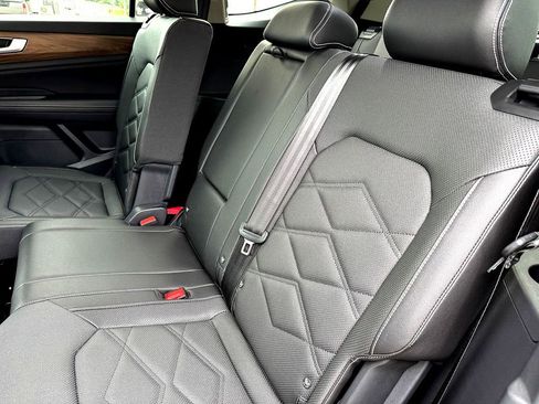 Certified 2025 Volkswagen Atlas SE FWD image 26
