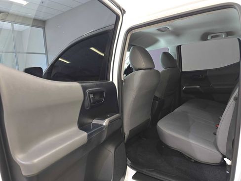 Used 2018 Toyota Tacoma SR5 AWD/4WD image 24
