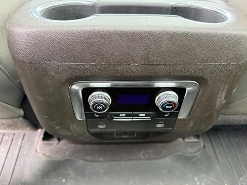 Used 2023 GMC Yukon XL SLT w/ SLT Premium Package image 11