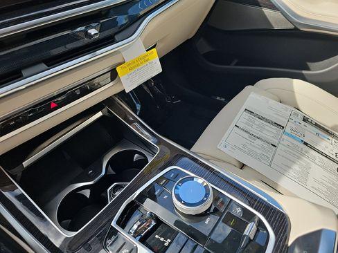 New 2026 BMW X7 xDrive40i w/ M Sport Package image 25