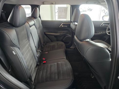 Used 2024 Mitsubishi Outlander SE image 44