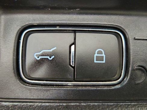 Used 2020 Ford Explorer XLT w/ Equipment Group 202A AWD/4WD image 33