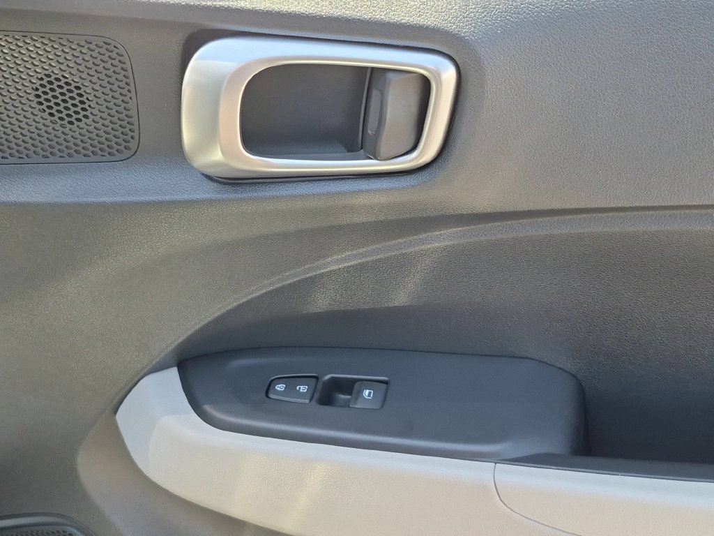 Used 2025 Hyundai Venue SEL FWD image 33