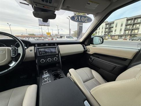 Used 2018 Land Rover Discovery SE AWD/4WD image 32